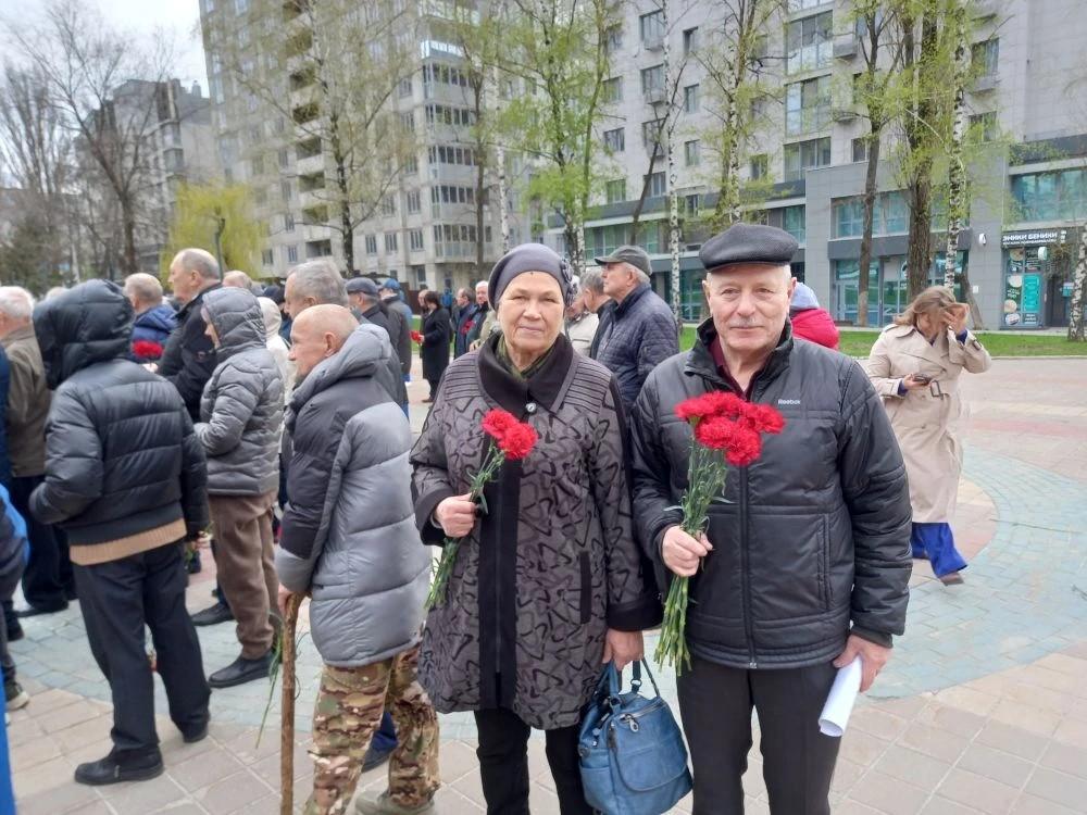 Ветераны ПОР на возложении цветов к стеле жертвам Чернобыльской катастрофы.