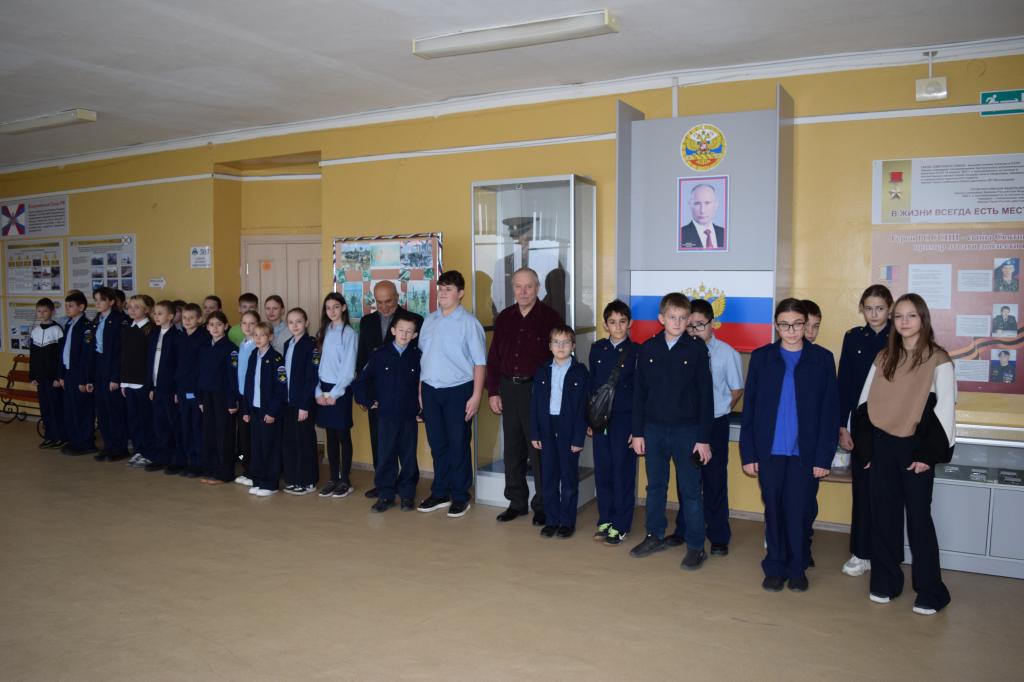 Ветераны ПОР с вновь принятыми в кадеты школьниками СОШ № 17.